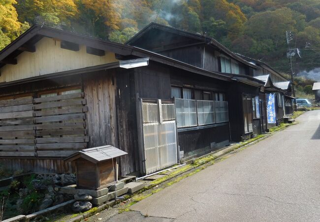 風情があった温泉街も今は２軒だけ