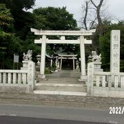 住宅街にある神社です。