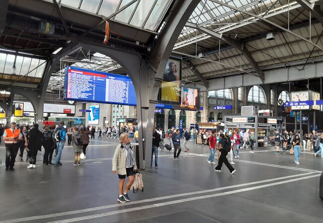 美しい駅。アーケードも充実