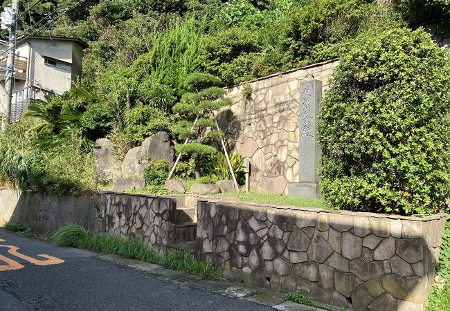 日蓮袈裟掛の松跡の碑