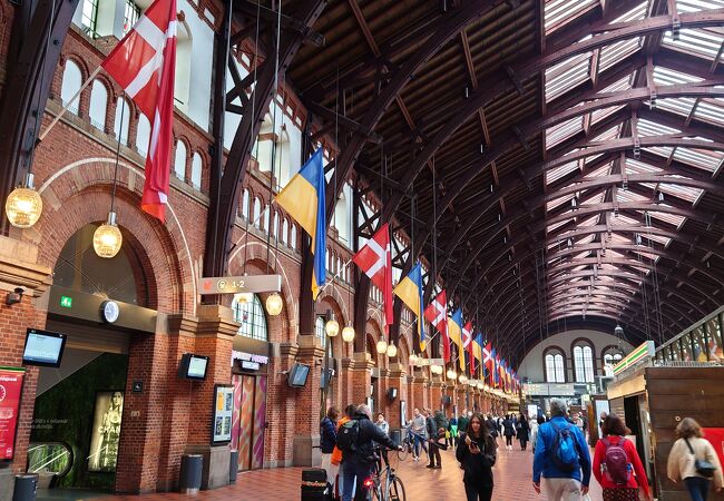 首都の中央駅のわりにコンパクト