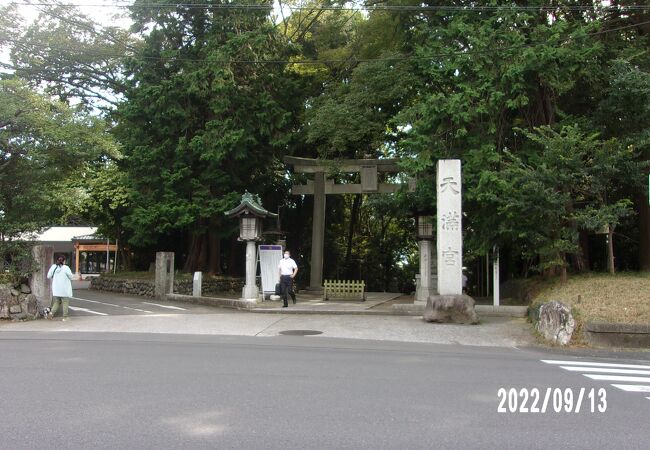 自然林が豊かな神社です。