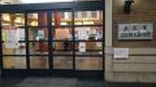 大きくて立派な駅舎跡建物