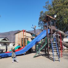 児童遊園地の遊具