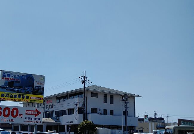 米原駅ホームにあったうどんが食べられます