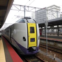 札幌行き特急電車