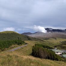 地震や雷を引き起こす阿蘇山を、九州人にとって富士山の次にる。