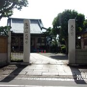 歌川国貞の墓があります。