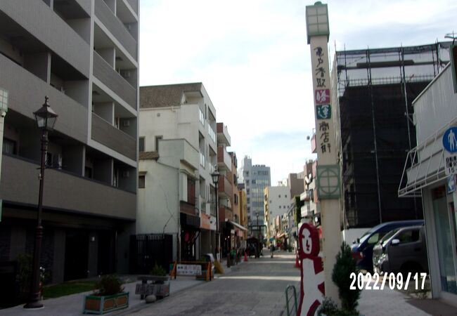 亀戸香取神社ｎ参道につくられた商店街です。