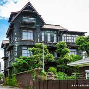 初めて見た時は「加古川のホーンテッドマンション」だと思ったほど個性的な建物