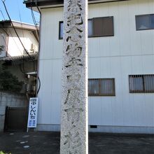 石塔が立っています