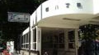 大通公園の真下を走ります