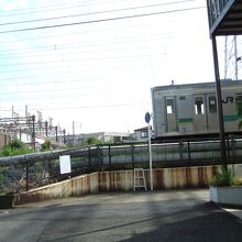浜川崎支線の電車は黄色と緑色の帯です