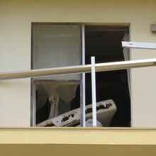 …3～4階の部屋には震災前の暮らしの痕跡が残されていました