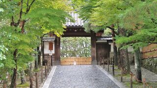 モダンな白砂アートが印象的な世界遺産