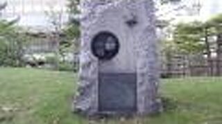 札幌市役所の南側にあります。