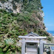 都井岬にある御崎神社は航海の安全と縁結びの神様