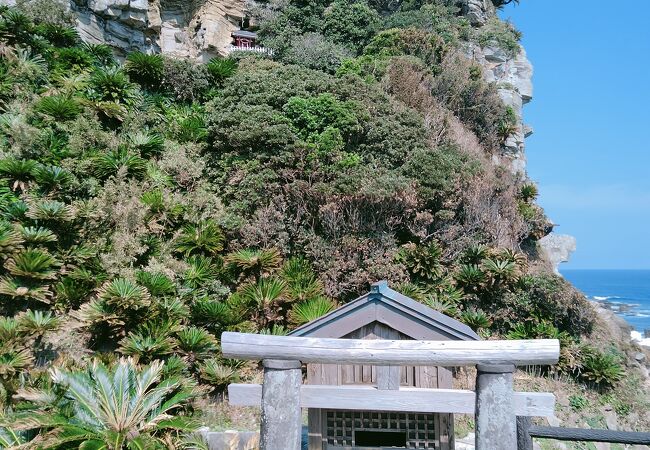 都井岬にある御崎神社は航海の安全と縁結びの神様