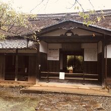 進徳館
