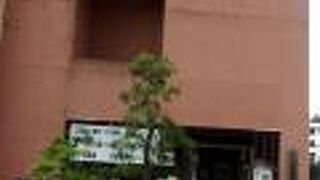 かつての中川船番所があった場所の近くに建てられています。