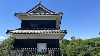 復元された櫓が美しい