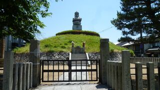 豊国神社の近くにある耳塚