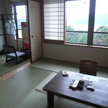 部屋は和室が3つどの窓からも四万十川が見渡せる