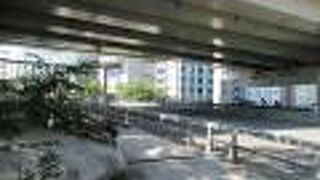 最初は豪商が自費で架けました