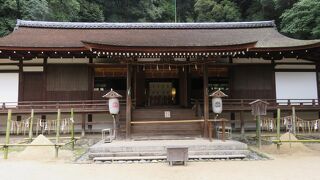 拝殿、本殿とも国宝、世界遺産です