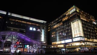 クリスマスの時期のイルミネーションが本番のようですが