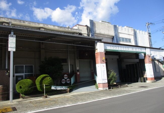 石和温泉街にある老舗ワイン工場です。