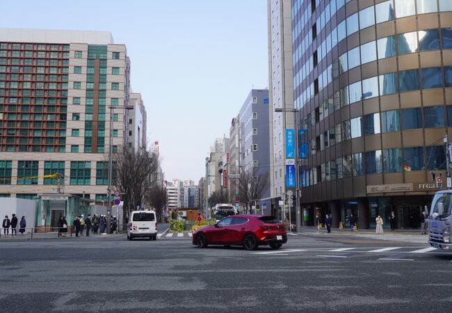 博多駅からキャナルシティに向かって