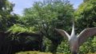 モニュメントが並ぶ