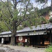 日牟禮八幡宮の参道にあるつぶら餅のお店