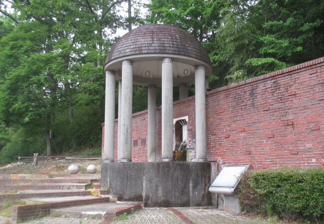 飲泉場 COLONADE