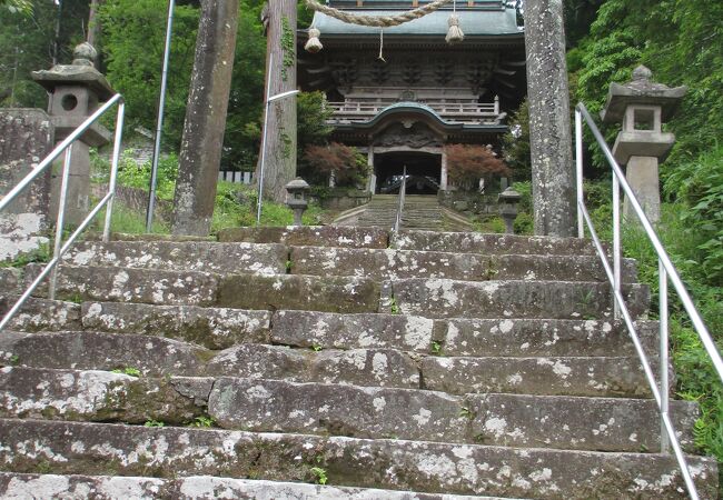 丸山神社と楼門