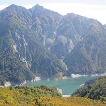 大観峰から見る黒部湖と後立山連峰