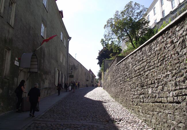 タリン旧市街の城壁は、中世そのまま