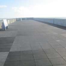 てっぺんドーム上部は広々とした展望台になっています