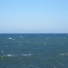 私の安物カメラでは見辛いですが、サハリンが綺麗に望めました