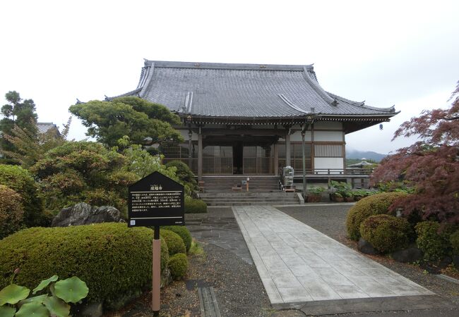 鎌倉幕府8代執権である北条時宗の子である正宗が建立したお寺です。