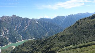 黒部湖をみおろす展望台