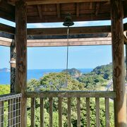 日向灘に浮かぶ大小の島々のある青い海を一望できる絶景の道の駅