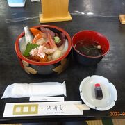 定期観光バスの昼食場所になってるお店でした。