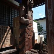 櫻山八幡宮の入り口にあります。