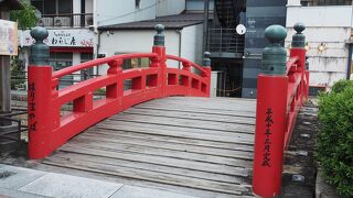 街中にひっそりとありました