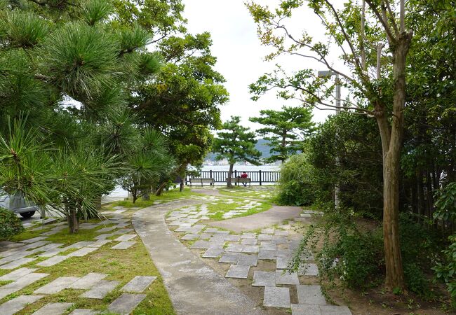 小さいながら雰囲気の良い公園です