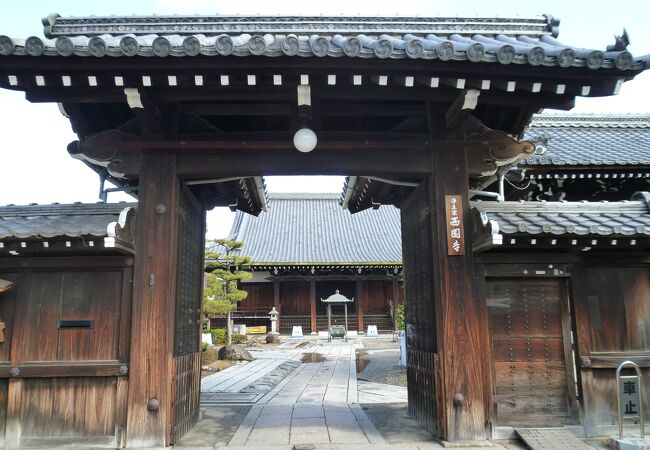 明治時代に政界で活躍した西園寺公望所縁のお寺