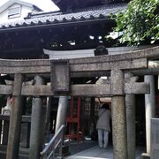 浅草神社の境内の神社