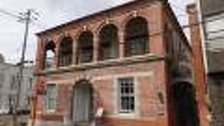 明治40年に造られたレンガ造りの建物です